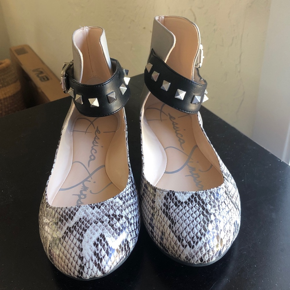 Jessica Simpson animal print flats size 6M